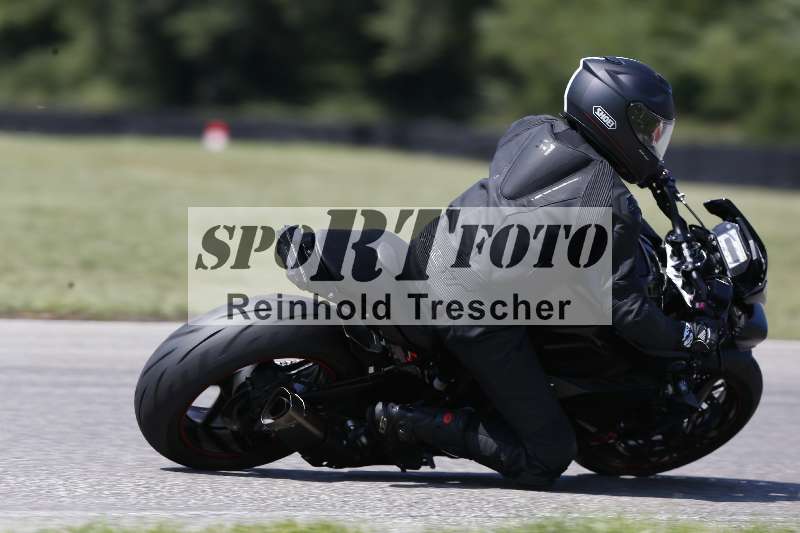 /44 09.08.2025 Plüss Moto Sport ADR/Freies Fahren/backside